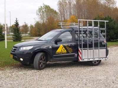 24-Hyundai-glassrack.jpg