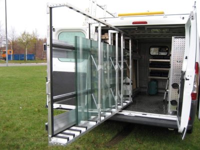 21-Interior-glassrack.JPG