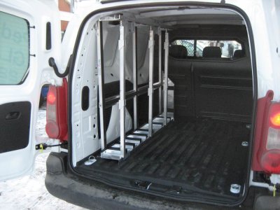 25-Interior-glassrack.JPG