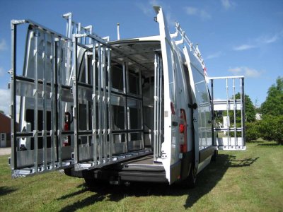 28-Interior-glassrack.JPG