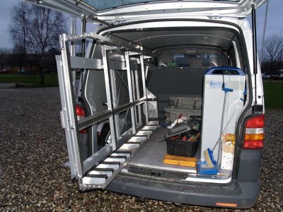 5-Interior-glassrack.jpg