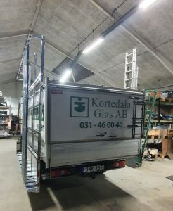 11-flatbedtruck-glassrack.jpg
